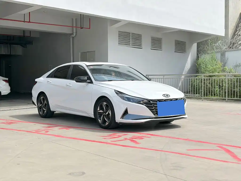 Hyundai Elantra — миниатюра 3