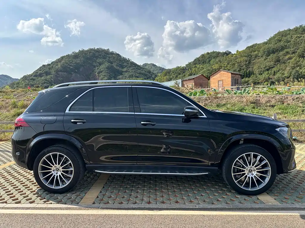 Mercedes-Benz GLE (Import) — миниатюра 4