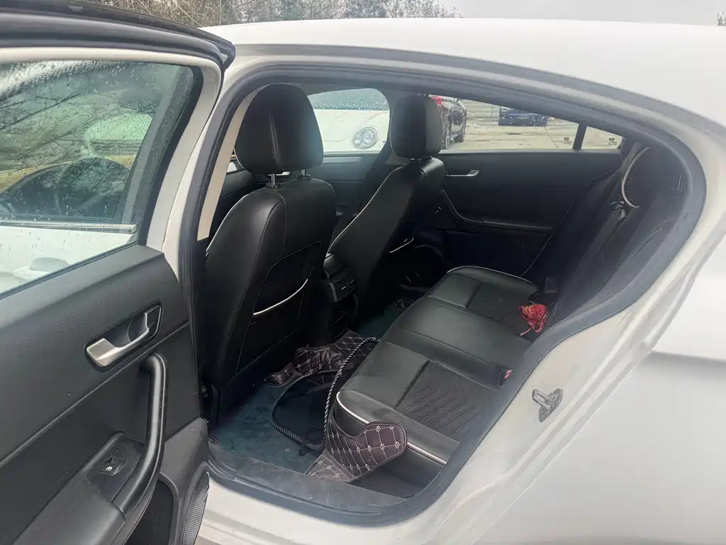 Qoros Qoros 3 — миниатюра 9