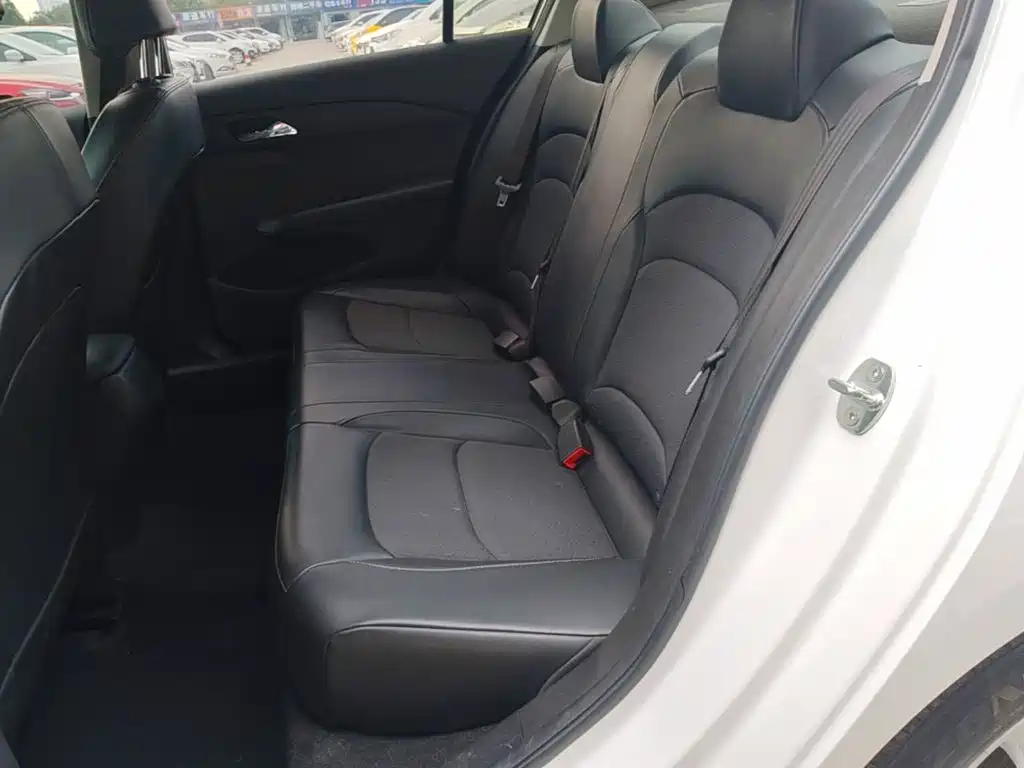 Chevrolet Cavalier — миниатюра 17
