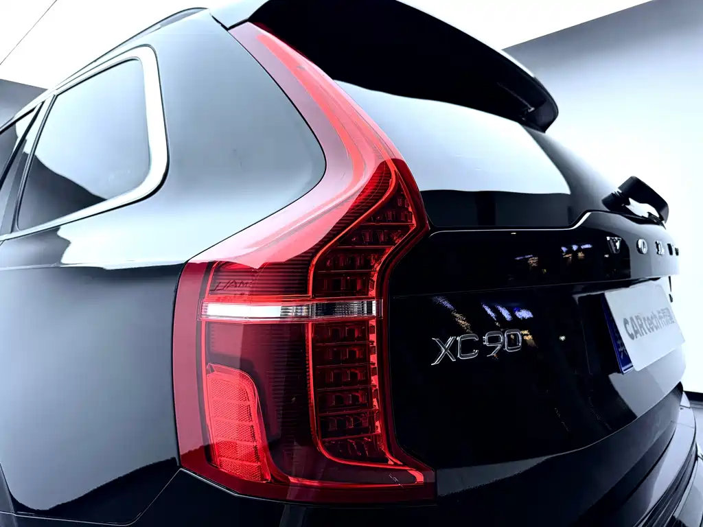 Volvo XC90 — миниатюра 9