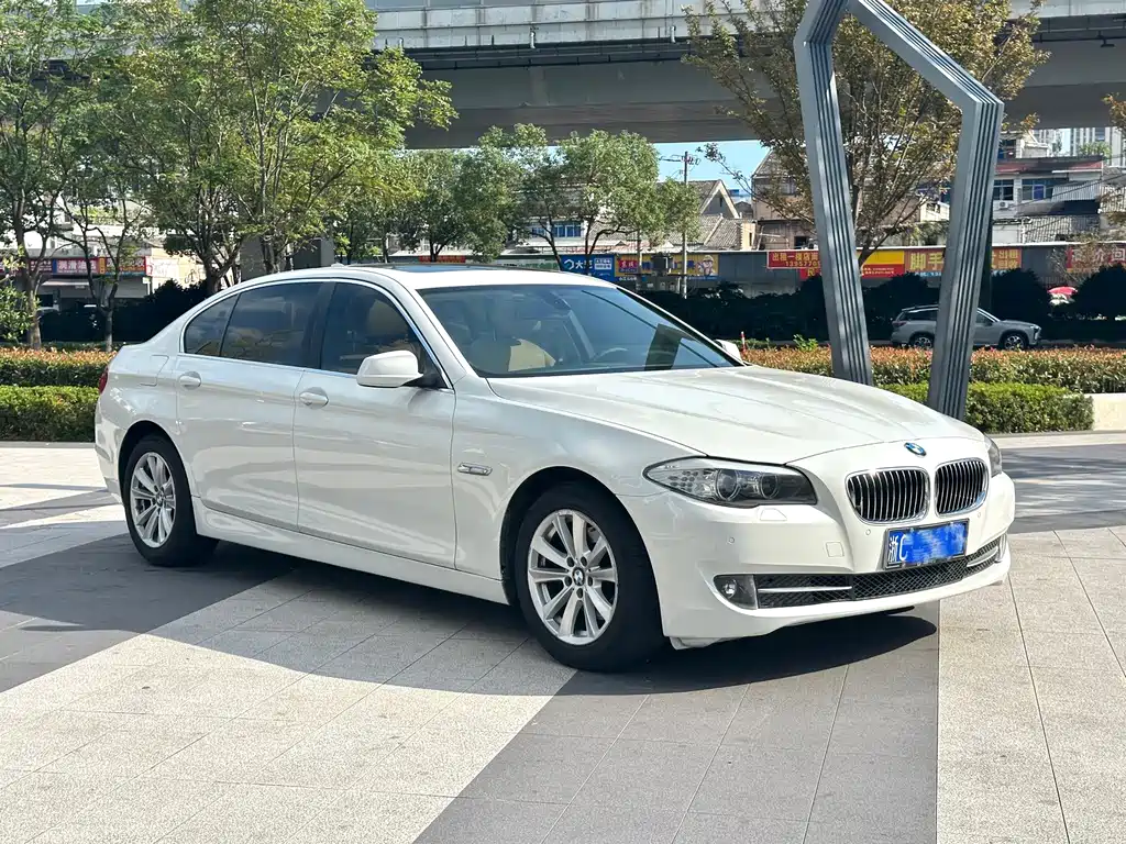 BMW 5 Series — миниатюра 4