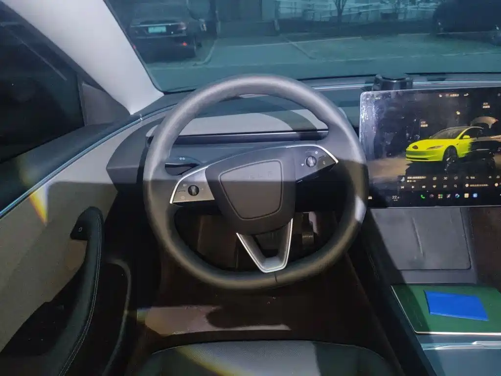 Tesla Model 3 — миниатюра 11