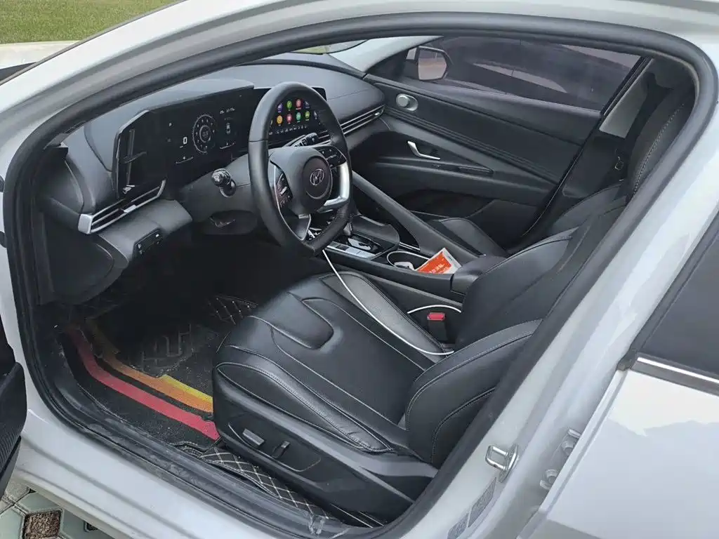 Hyundai Elantra — миниатюра 16
