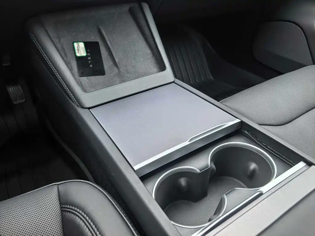 Tesla Model 3 — миниатюра 8