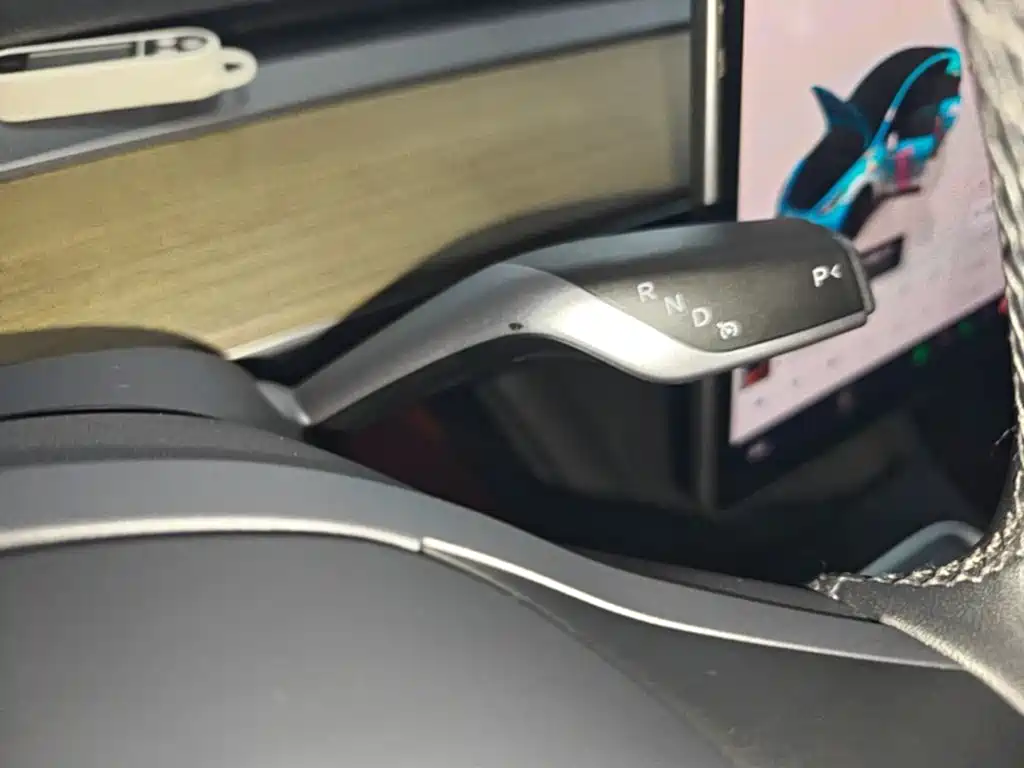 Tesla Model Y — миниатюра 14