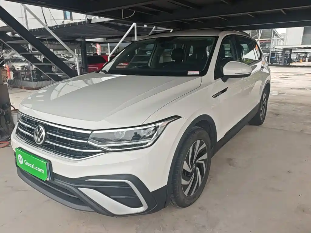 Volkswagen Tiguan L — миниатюра 2