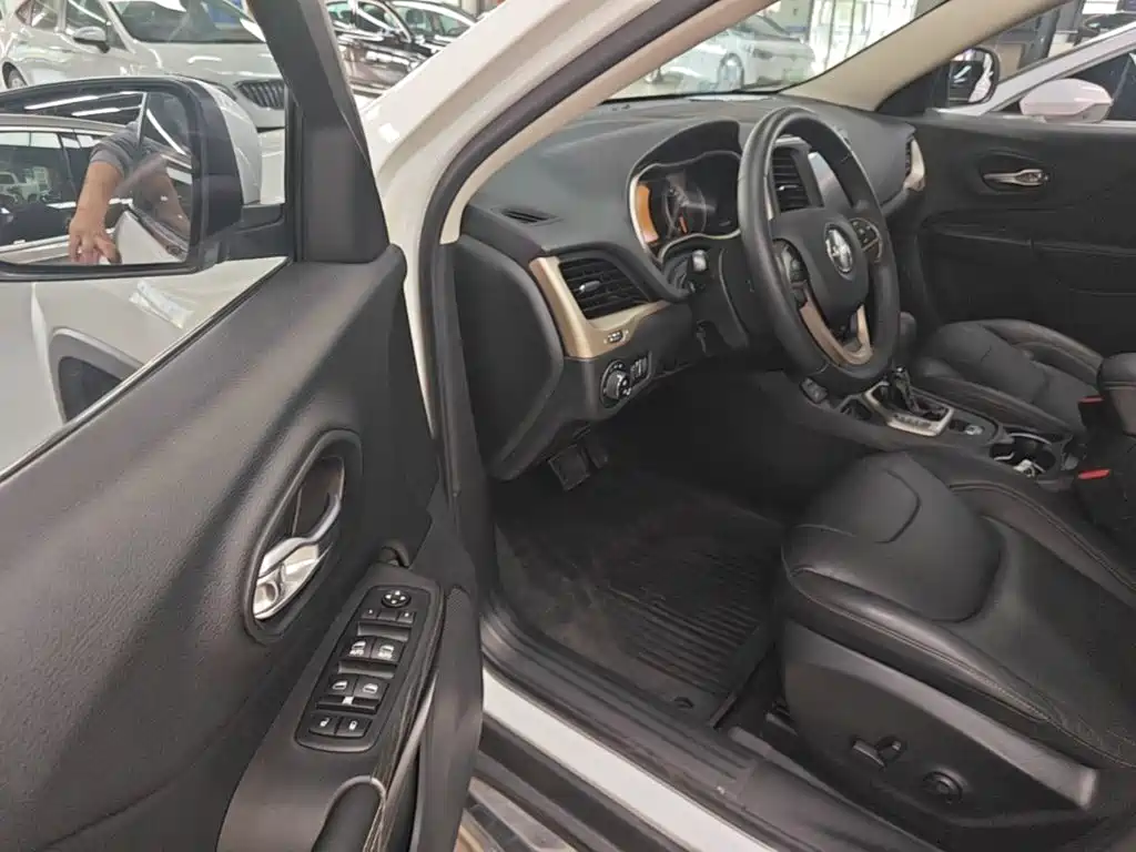 Jeep Cherokee — миниатюра 16