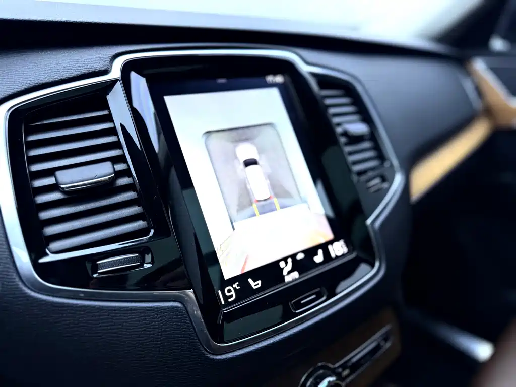 Volvo XC90 — миниатюра 26