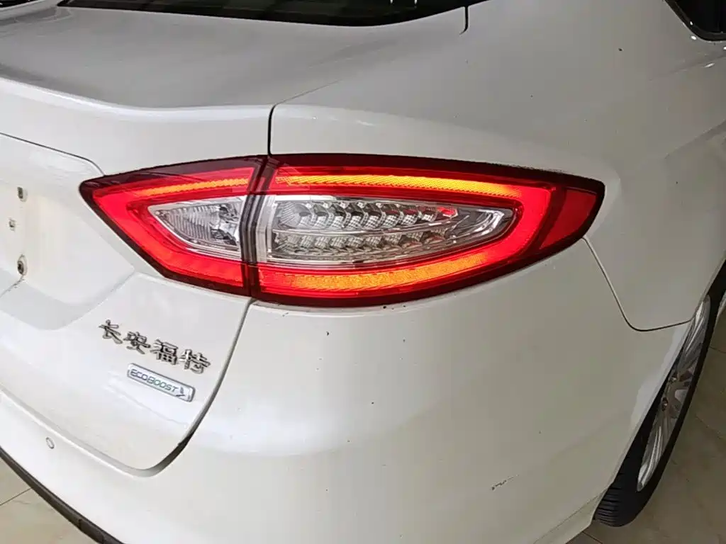 Ford Mondeo — миниатюра 8