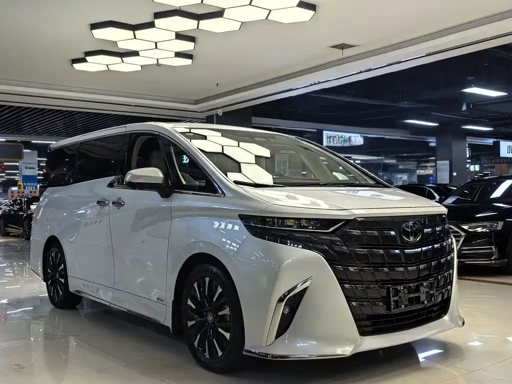 Toyota Alphard — миниатюра 3
