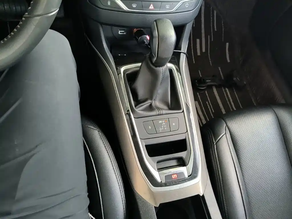 Peugeot 408 — миниатюра 14