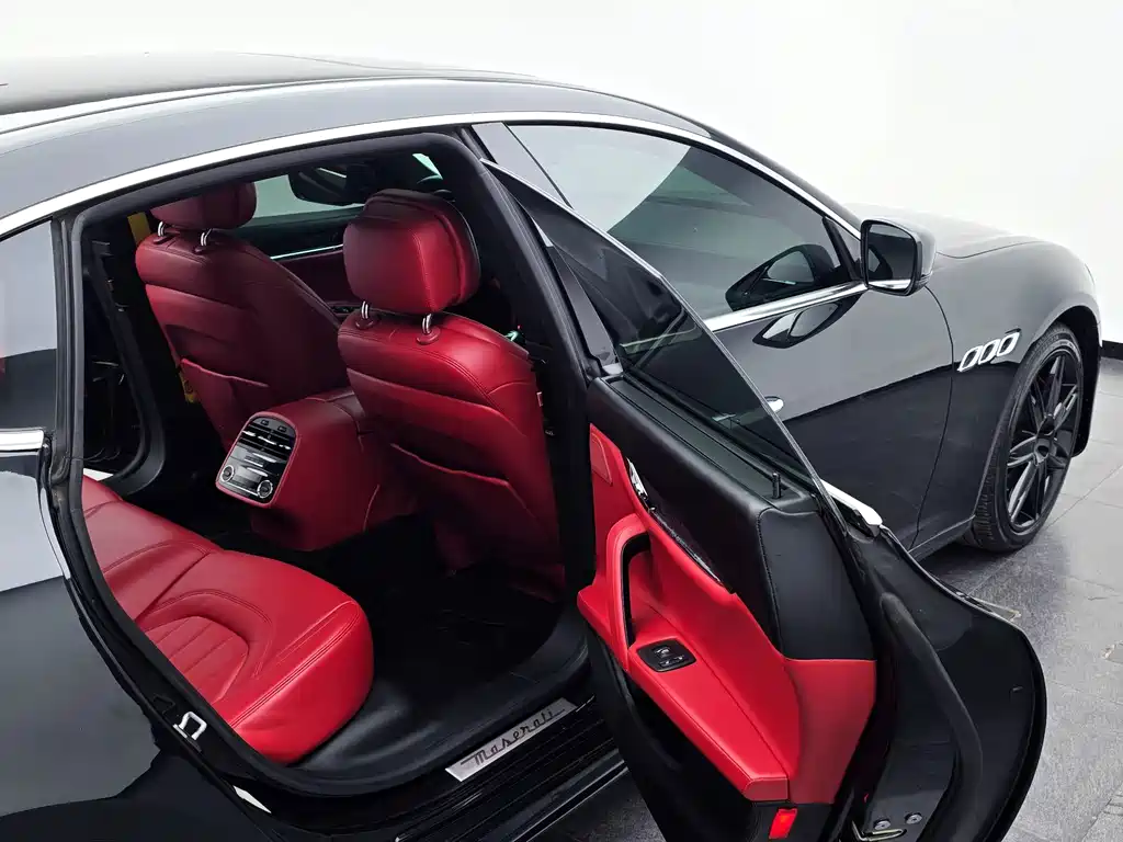 Maserati Quattroporte — миниатюра 16