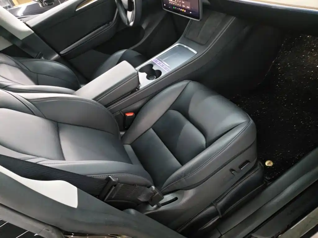 Tesla Model Y — миниатюра 25