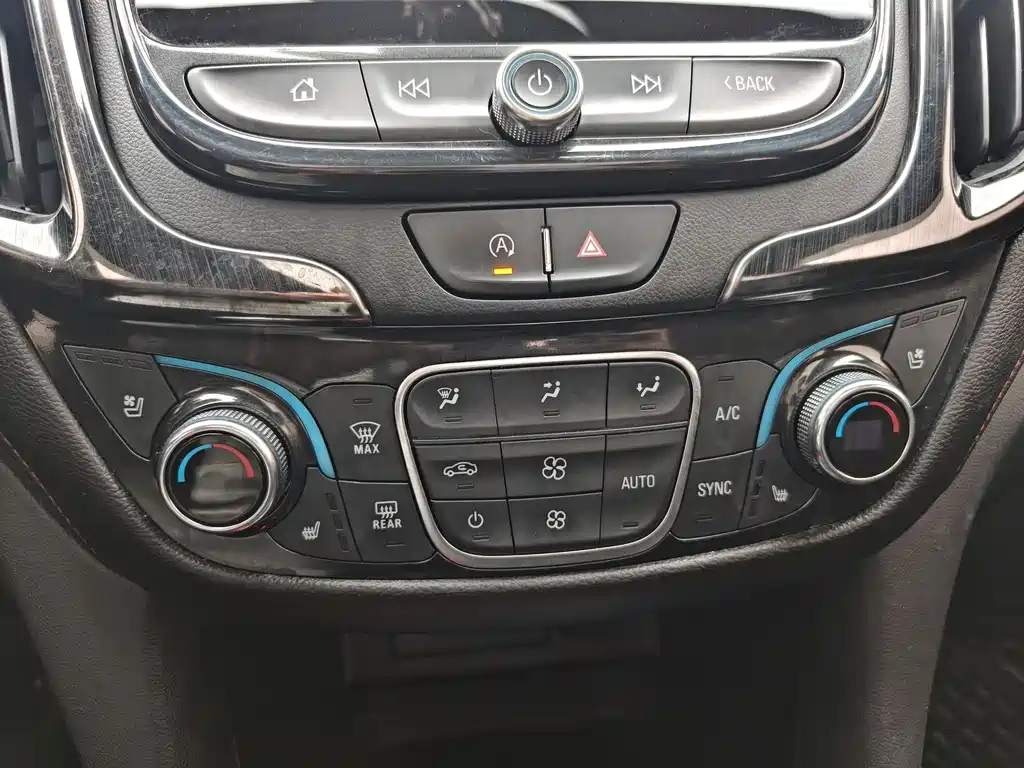 Chevrolet Equinox — миниатюра 18