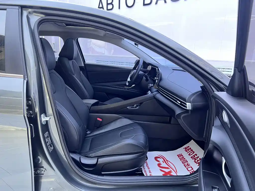 Hyundai Elantra — миниатюра 18