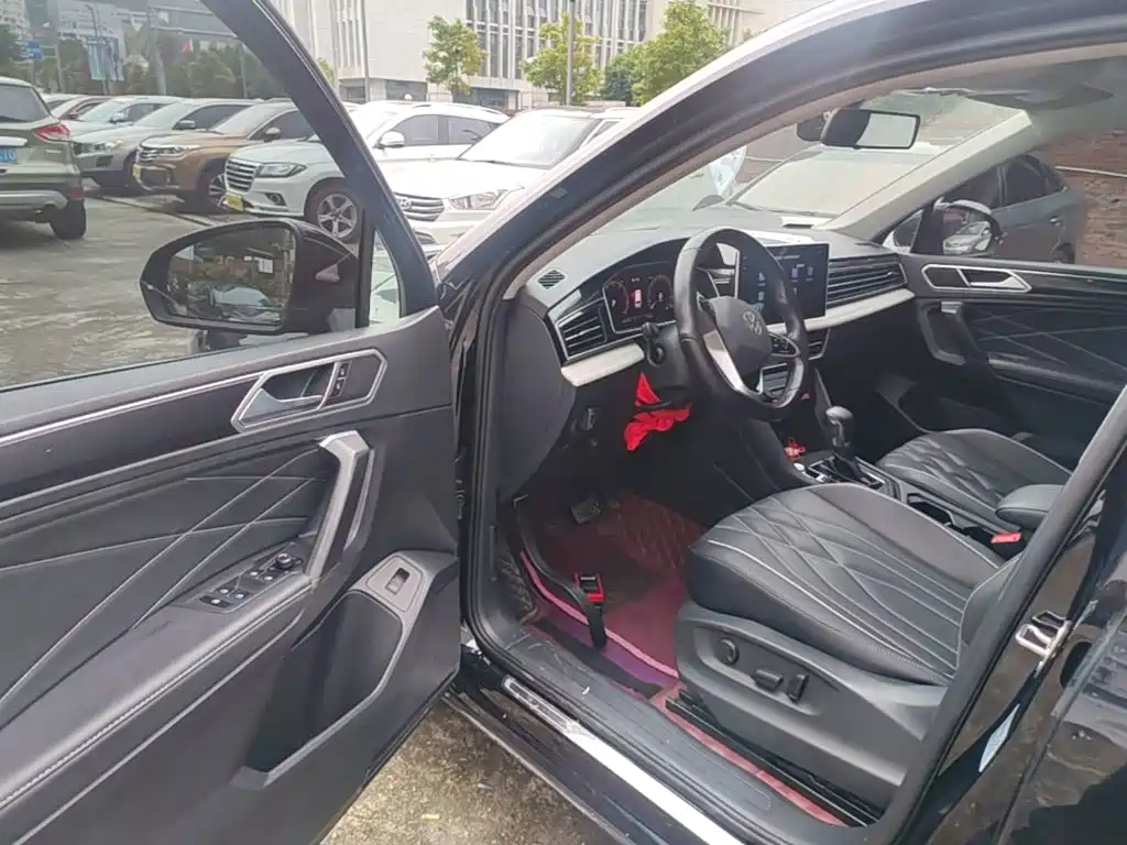 Volkswagen Tiguan L — миниатюра 16