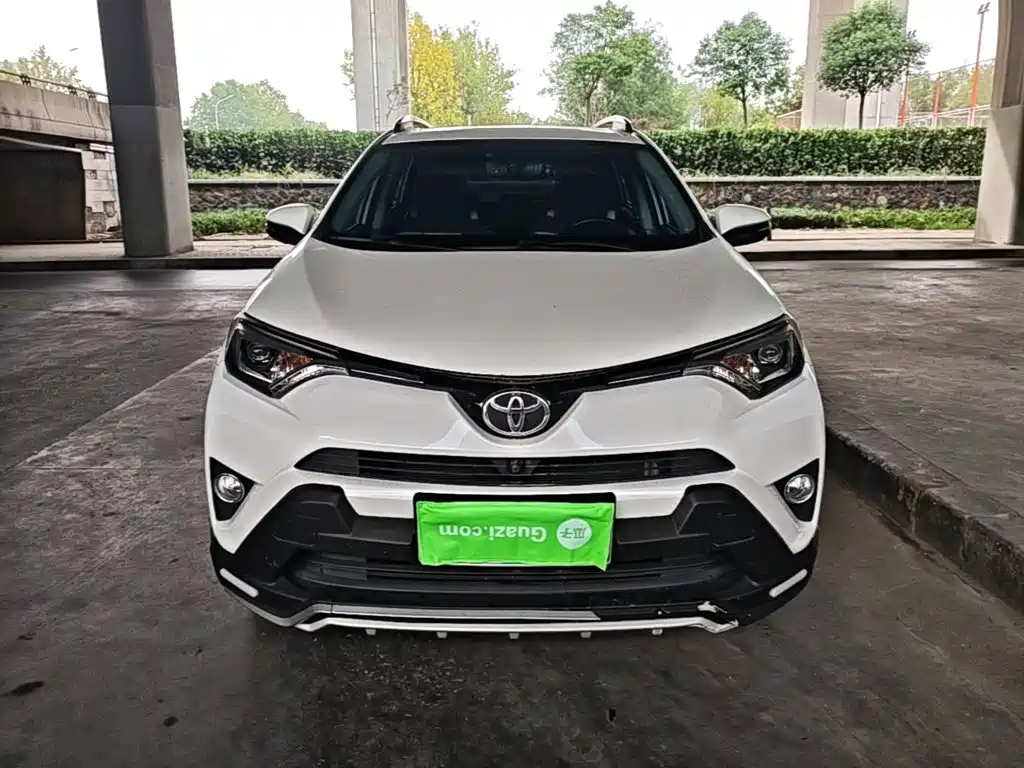 Toyota RAV4 — миниатюра 3