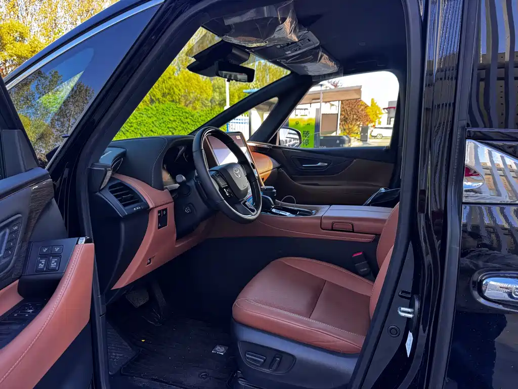 Toyota Alphard — миниатюра 8
