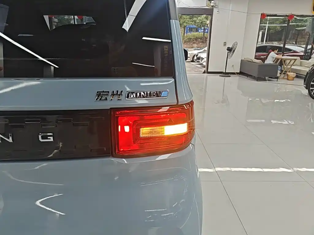 Wuling MINIEV — миниатюра 8