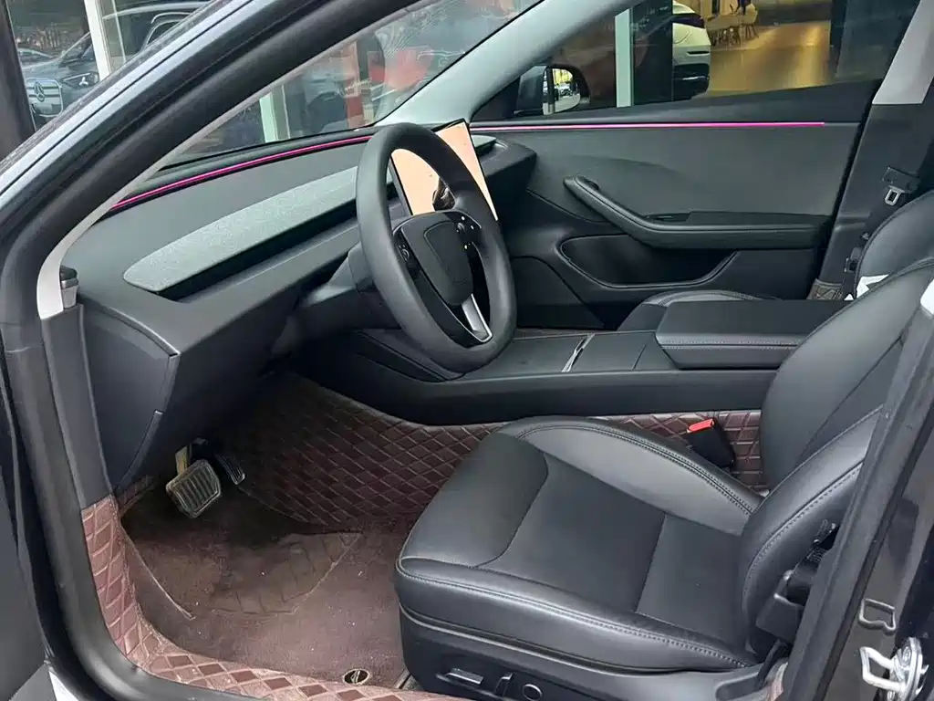 Tesla Model 3 — миниатюра 2
