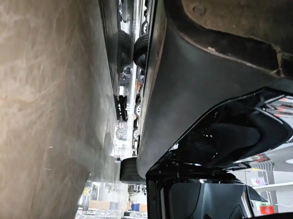 Tesla Model Y — миниатюра 21