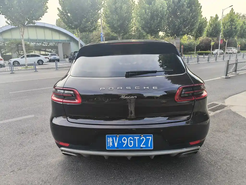 Porsche Macan — миниатюра 9