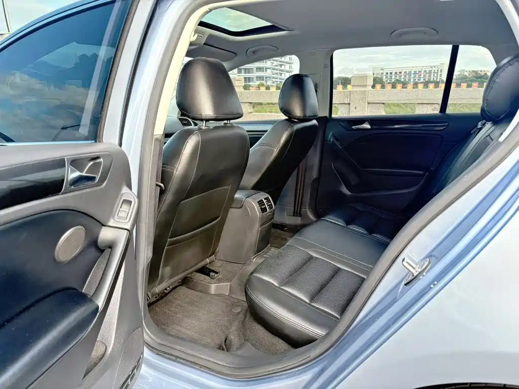 Volkswagen Golf — миниатюра 8