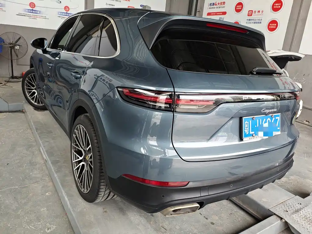 Porsche Cayenne — миниатюра 3