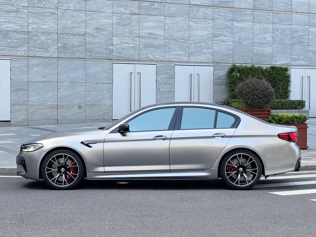 BMW M5 — миниатюра 3