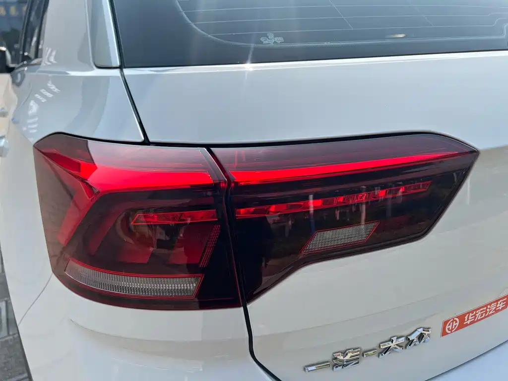 VOLKSWAGEN T ROC EXPLORING SONGS