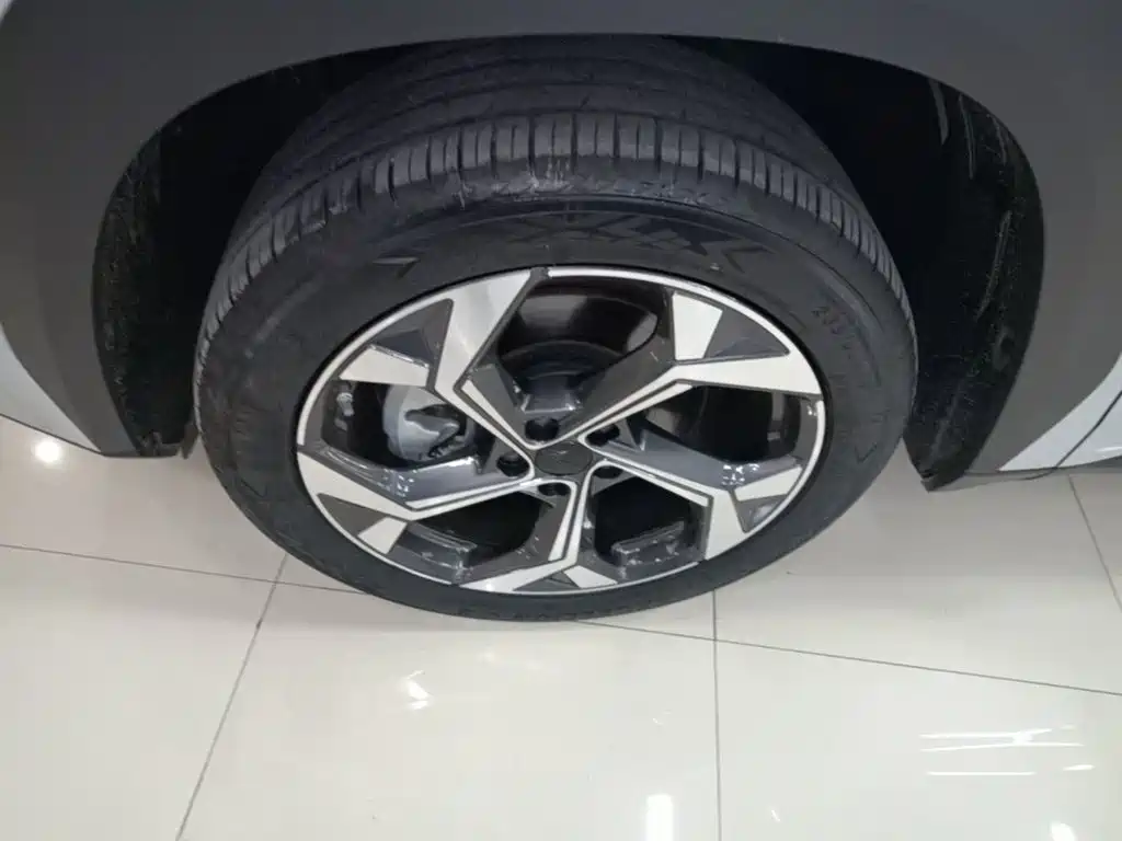 Geely Boyue L — миниатюра 23