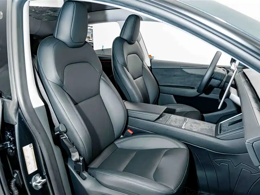 Tesla Model Y — миниатюра 18