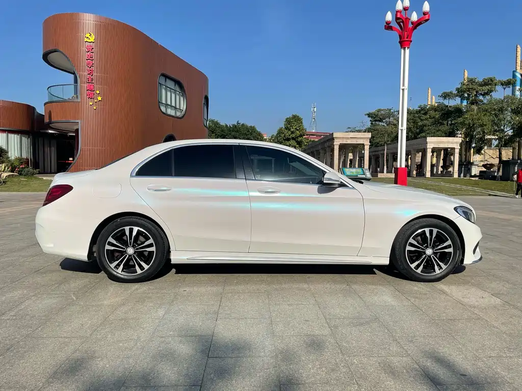 Mercedes-Benz C-Class — миниатюра 4