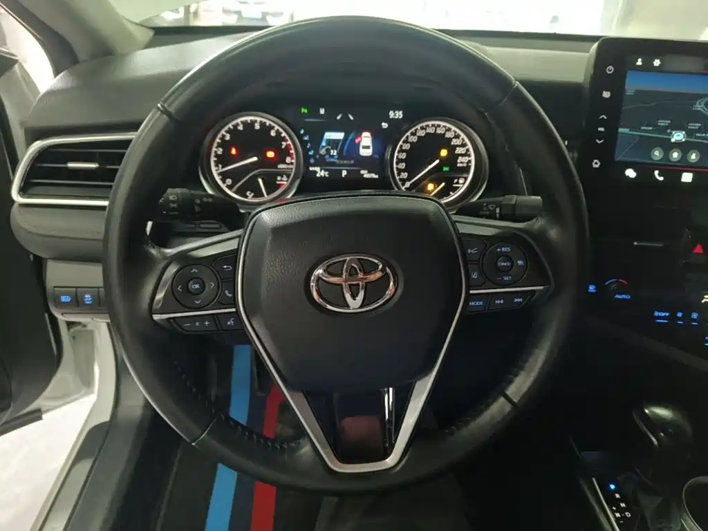 Toyota Camry — миниатюра 11