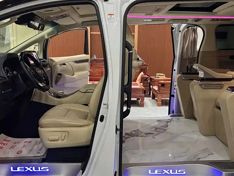 Toyota Vellfire — миниатюра 11
