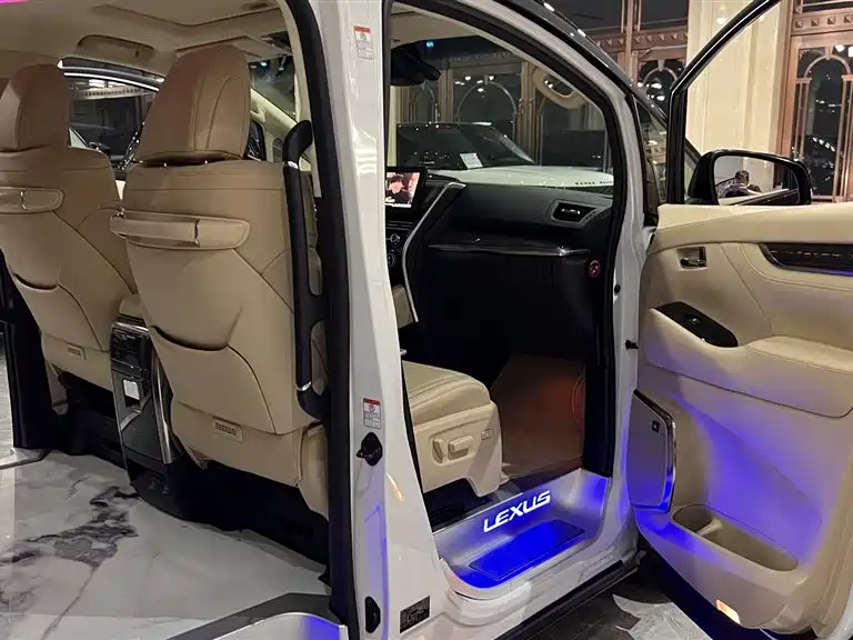 Toyota Vellfire — миниатюра 16