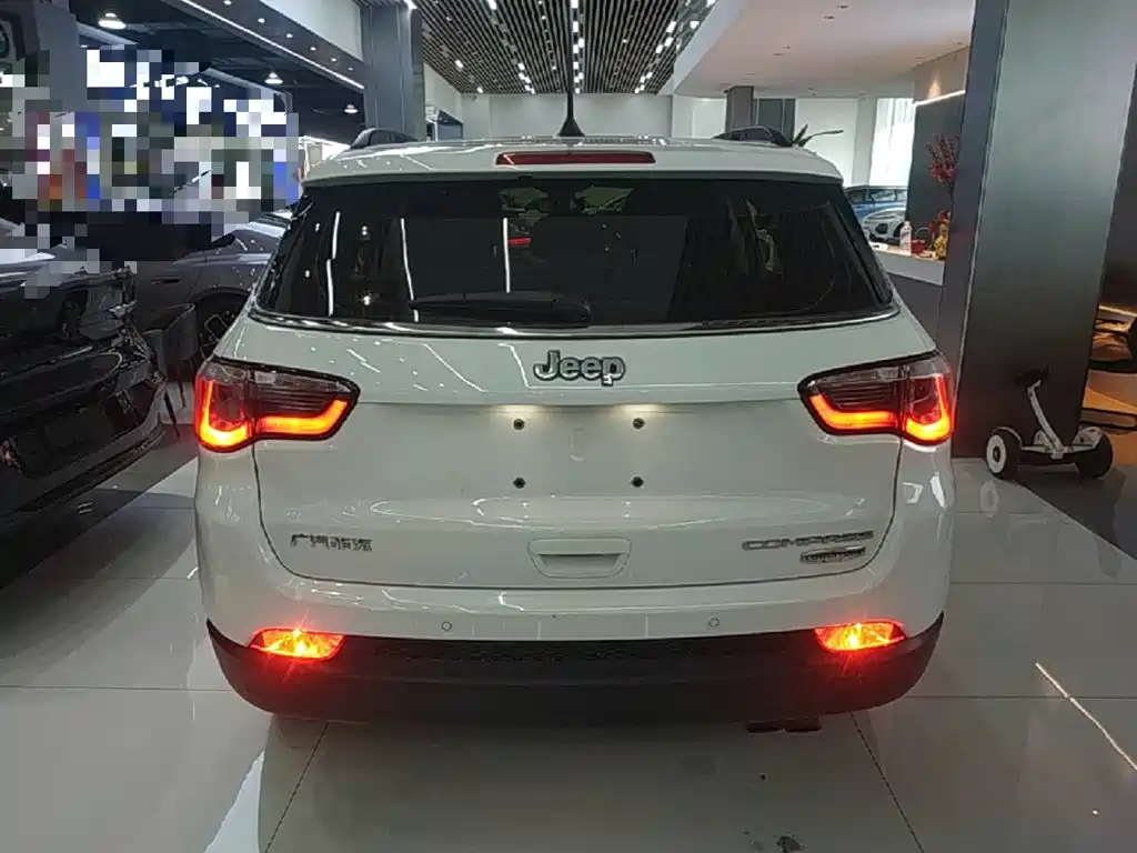 Jeep Compass — миниатюра 6