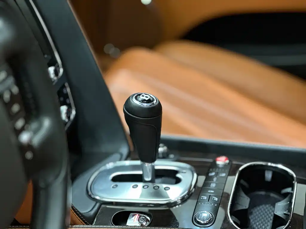 Bentley Flying Spur — миниатюра 24