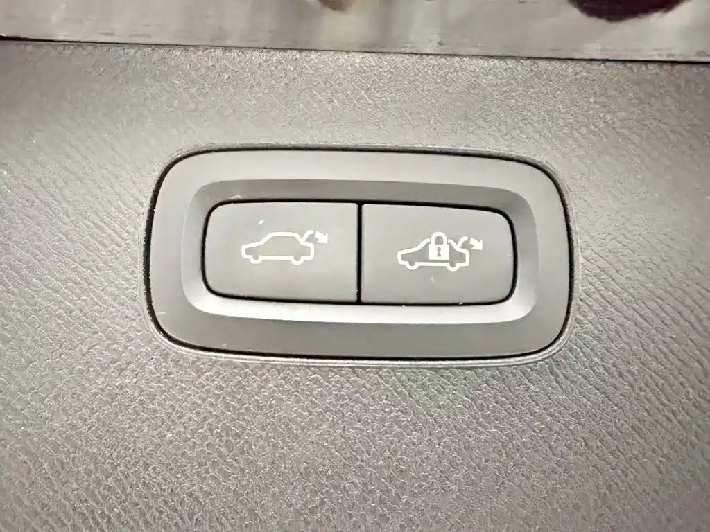 Volvo XC90 — миниатюра 20