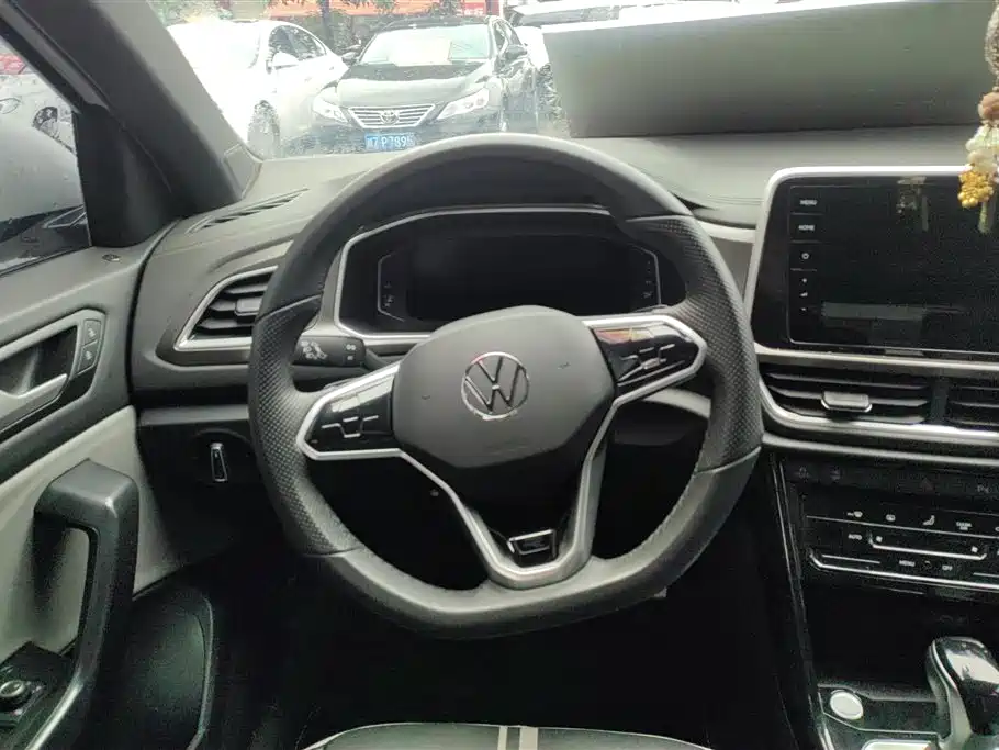 VOLKSWAGEN T ROC EXPLORING SONGS