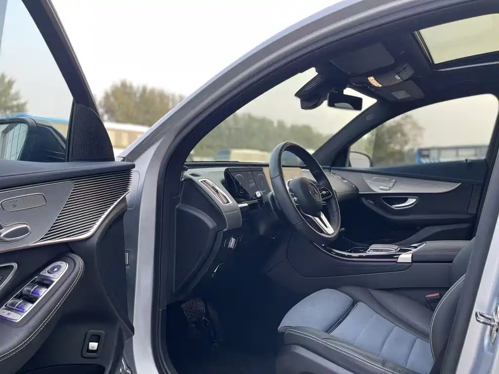 Mercedes-Benz EQC — миниатюра 7