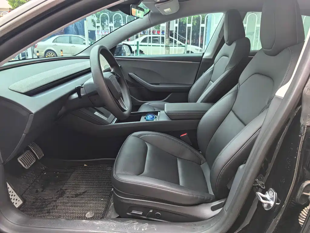 Tesla Model 3 — миниатюра 7