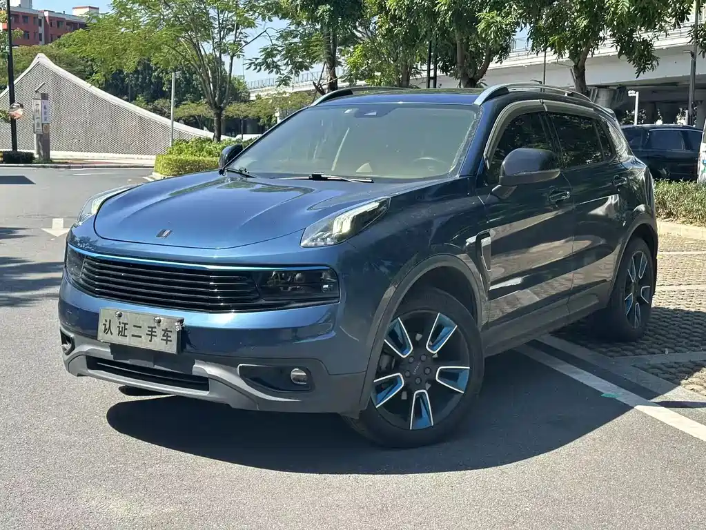 Lynk & Co 01