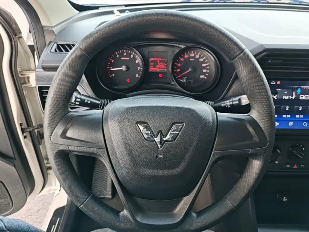 Wuling Hongguang — миниатюра 11