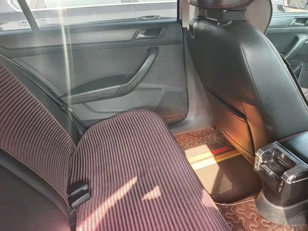Volkswagen Santana — миниатюра 8