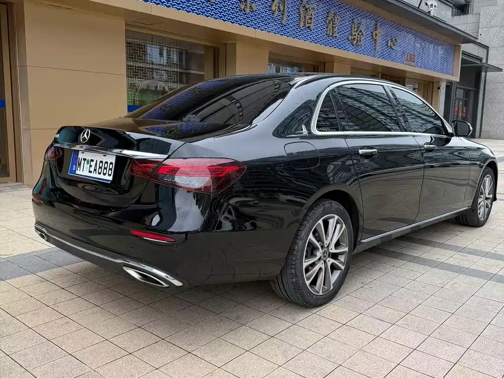 MERCEDES-BENZ E CLASS