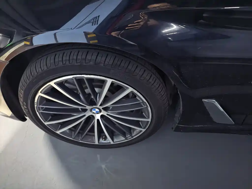 BMW 5 Series — миниатюра 3