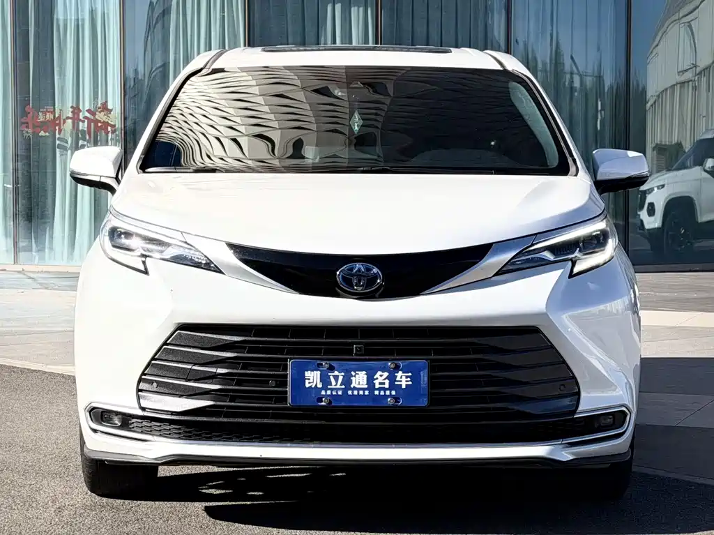 Toyota Sienna — миниатюра 2