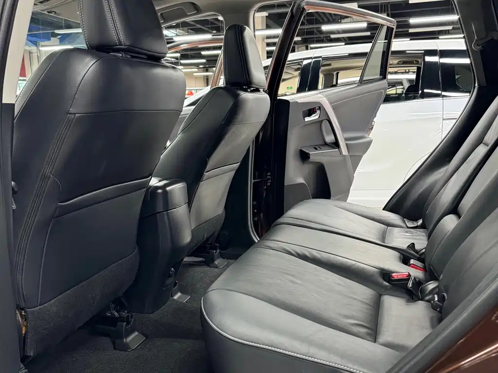 Toyota RAV4 — миниатюра 19
